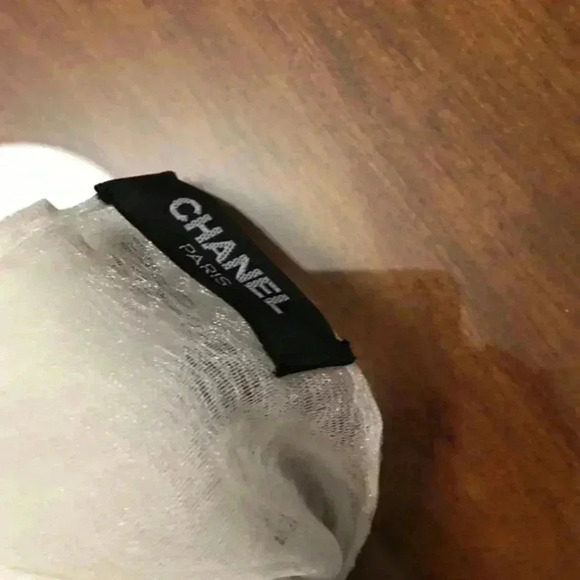 Chanel scarf or shoulder wrap - Picture 2 of 2